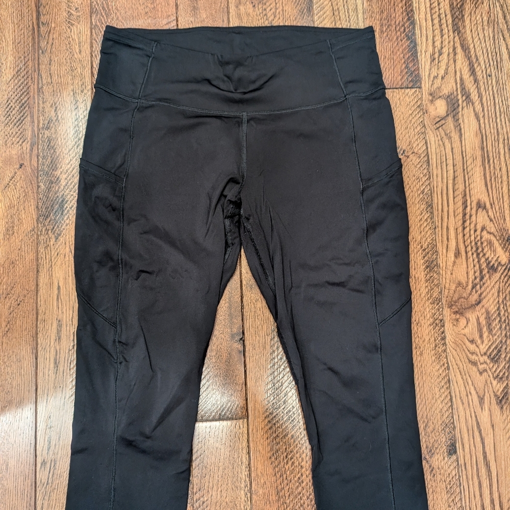 Lululemon black Fast and Free high rise tight 19" size 12